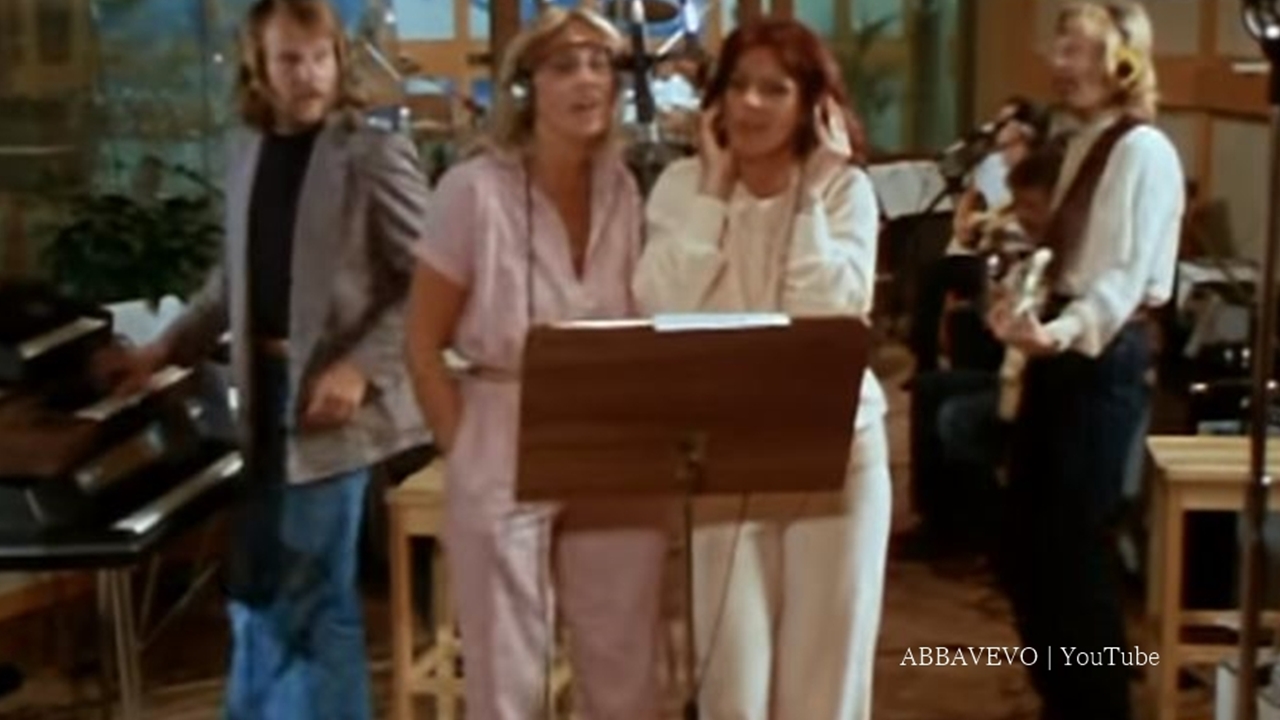 Песни после 40. Группа абба Gimme Gimme. Концерт абба в Лондоне 1979 год. ABBA Мадонна. Абба выступление в Лондоне 2022.