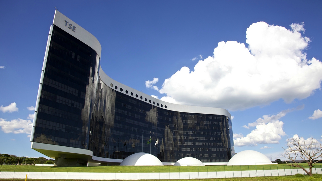 TSE aprova conta do PT e reprova do PSDB, com multa de mais de R$ 5 milhões