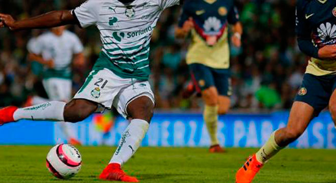 La alineación del América contra Santos Laguna