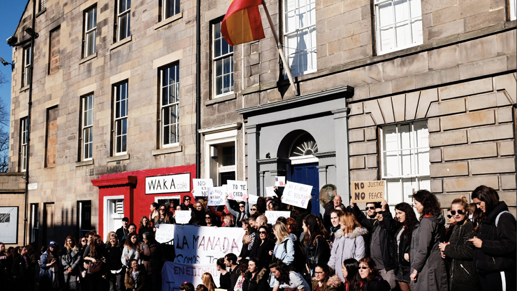 Edimburgo se moviliza para decir 'yo sí te creo' a la víctima de La Manada