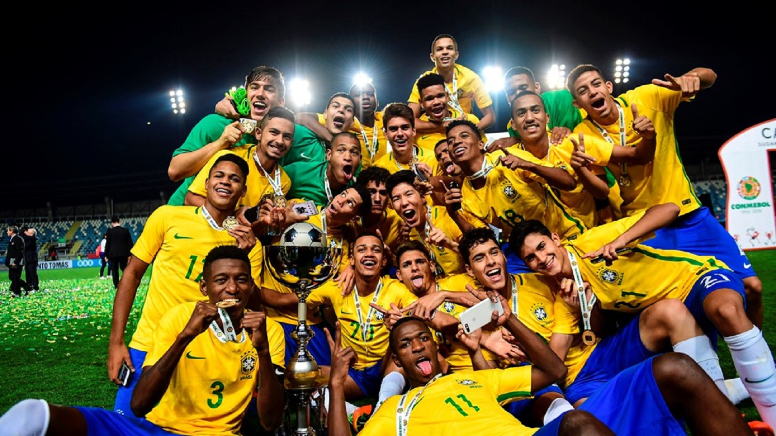 VIDEO: ¡La generación 2000 que sueña contraer el jogo bonito de vuelta a Brasil!