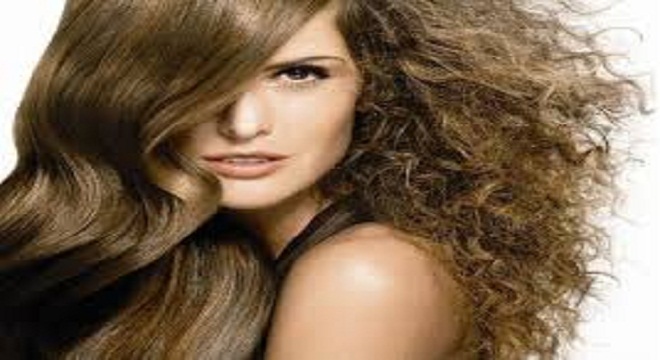 VÍDEO: Tips para eliminar ese efecto frizz de tu cabello