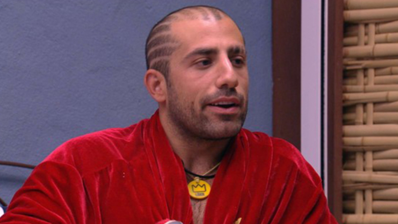 Kaysar deixa recado para os fãs e fala sobre vinda da família para o Brasil