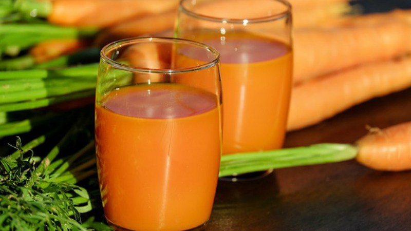 ¿Cómo puedo obtener los beneficios del jugo de zanahoria?