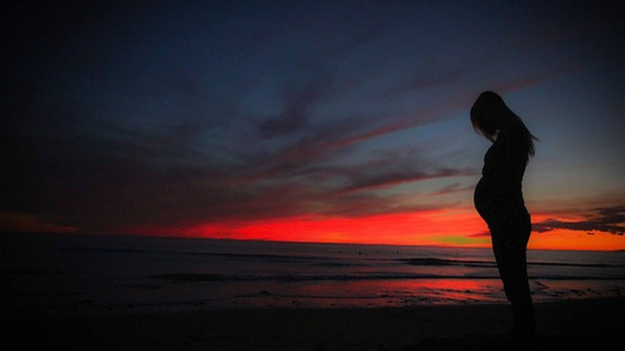 Un bimbo con due mamme, l'anagrafe di Torino dice sì: com'è possibile?