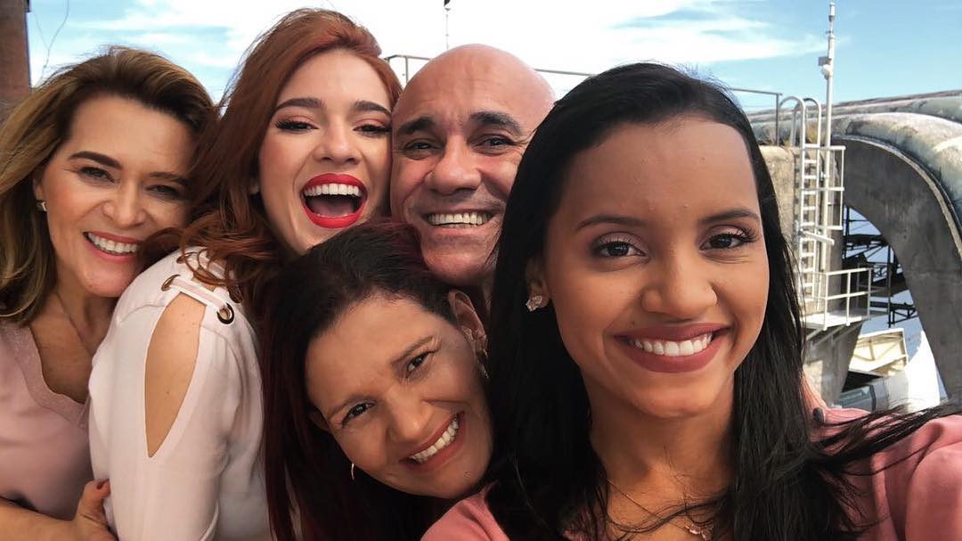 Gleici finalmente realiza o grande sonho de sua mãe e emociona, assista