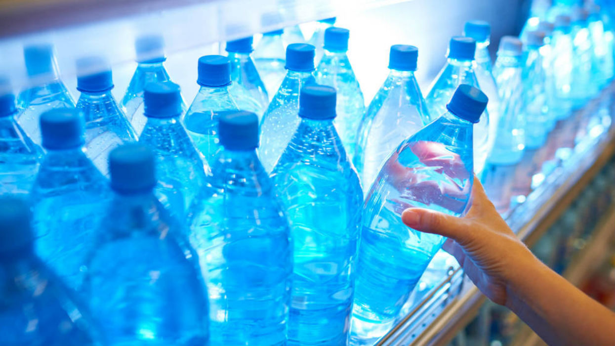 ¿Es seguro beber el agua embotellada?