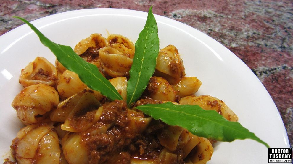 Conchiglioni relleno de achicoria con queso