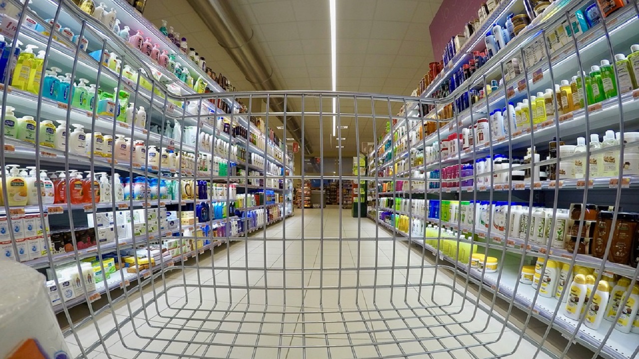 Spesa nei supermercati: attenzione ai rincari 'invisibili', ecco perché