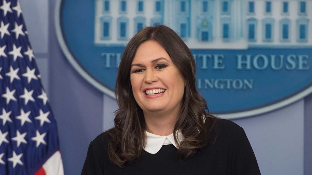 Sarah Sanders criticized on twitter for failing to defend Trumps media threat