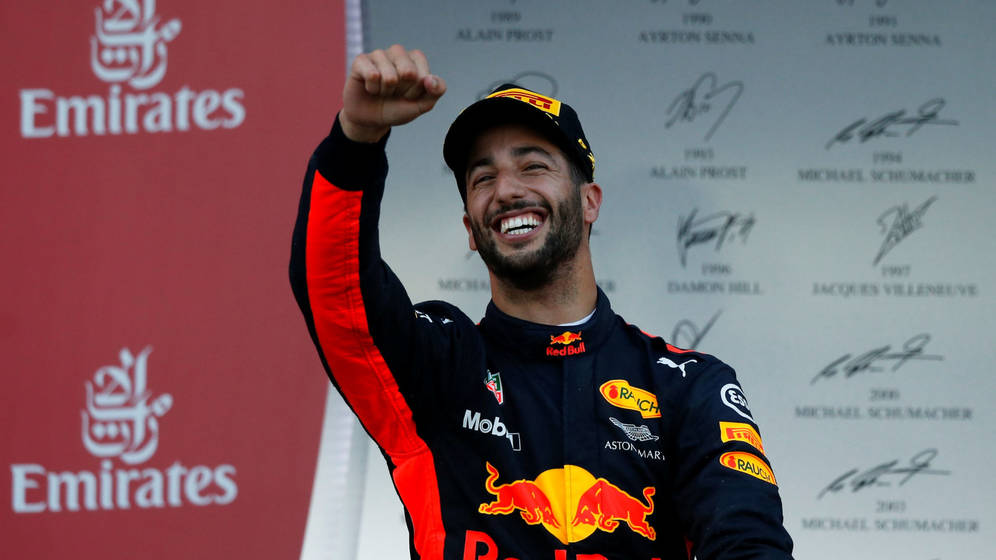 Lewis Hamilton lidera en España cuando Raikkonen se descompone