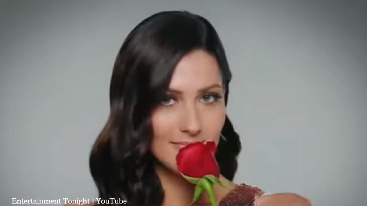 'The Bachelorette': Crazy costume by suitor for Becca K