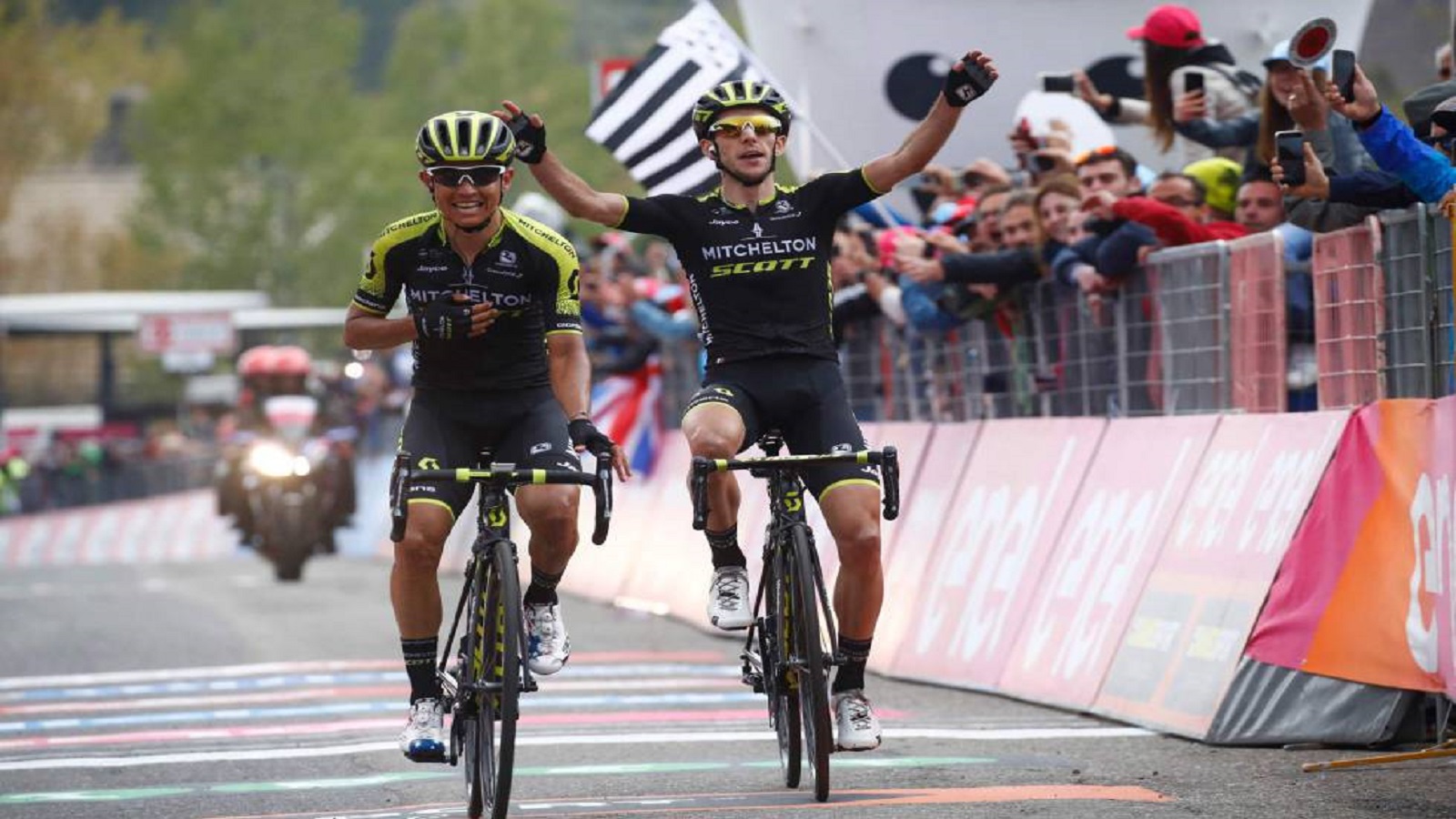 Doumolin y Simon Yates una pareja que promete