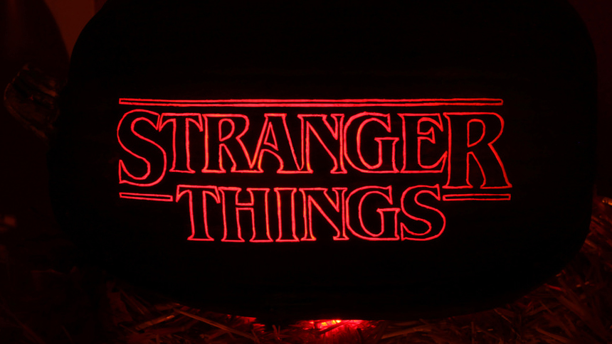 Mirando series con: "Stranger Things": 2da temporada "Truco o trato, bicho raro"