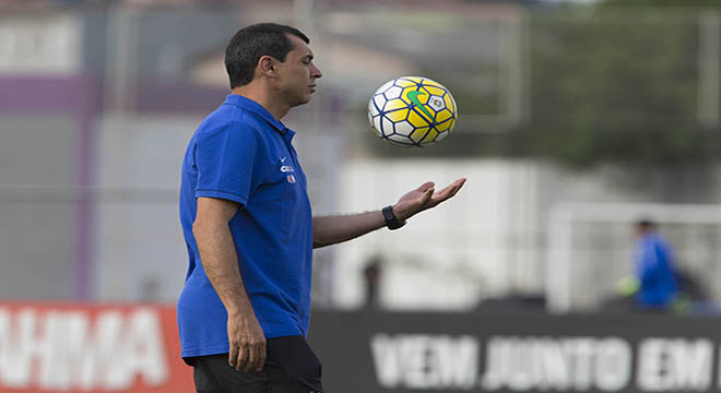 Vídeo: Corinthians confirma saída de Carille e já anuncia substituto