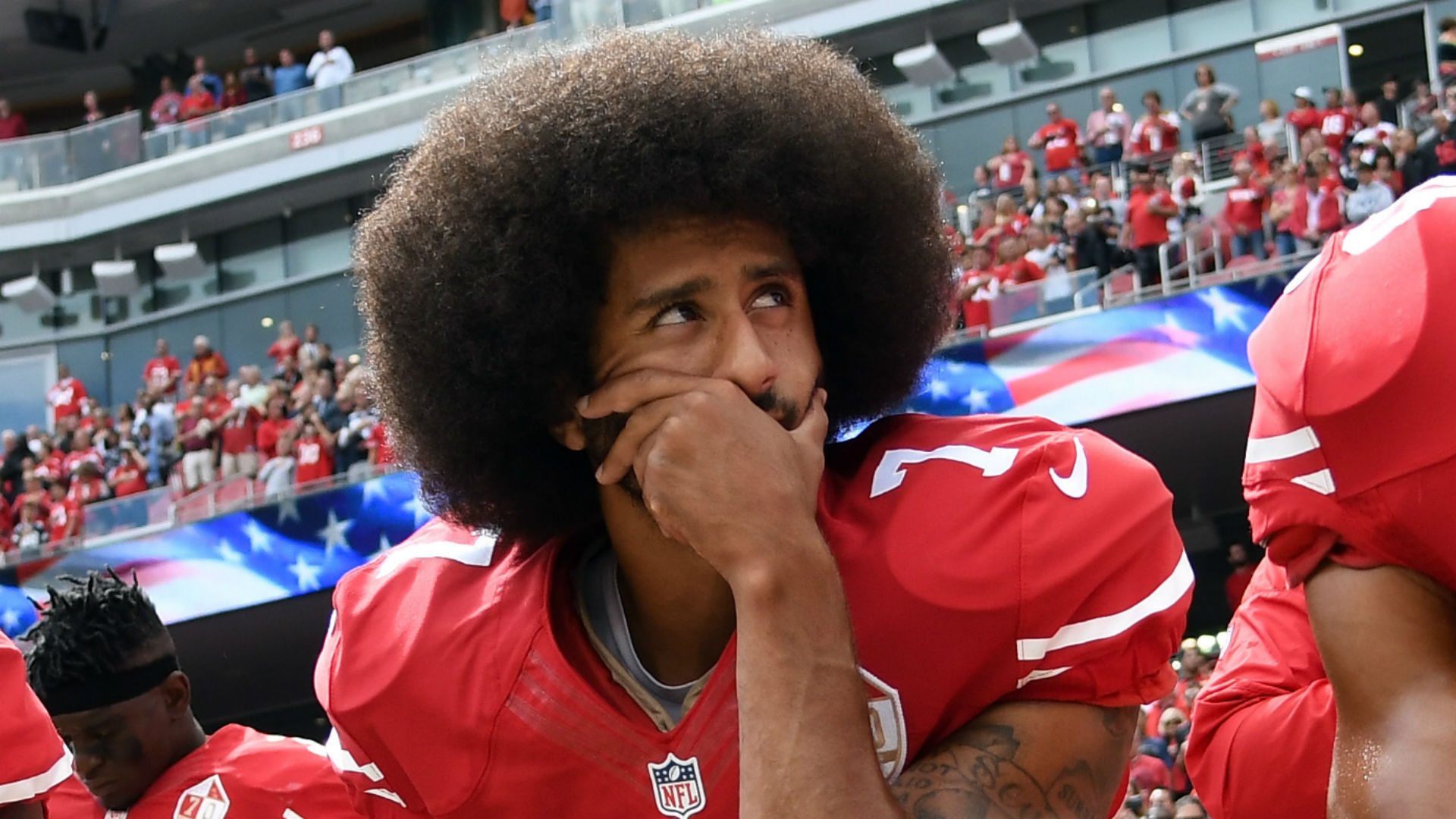 La NFL vota a jugadores por arrodillarse, protestando durante el himno nacional