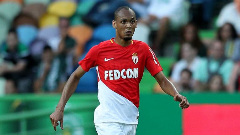 Liverpool llega a un acuerdo para el mediocampista Fabinho de Mónaco
