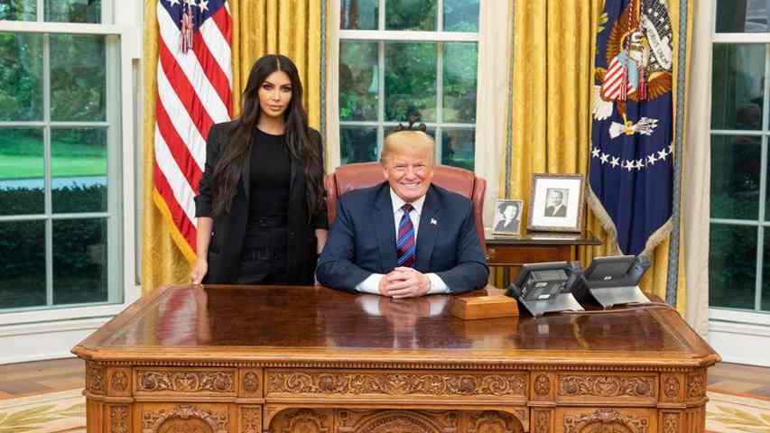 Kim Kardashian s'invite dans le bureau ovale pour libérer une prisionnière