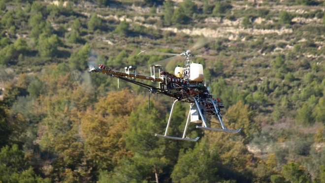 Robot aéreo que puede transformarse en vuelo