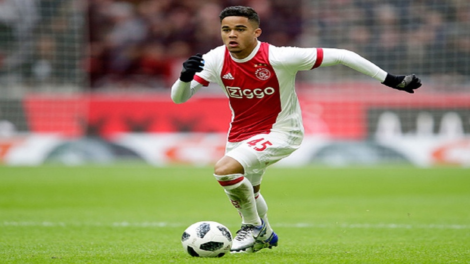 VIDEO: Justin Kluivert cerca de fichar por la Roma
