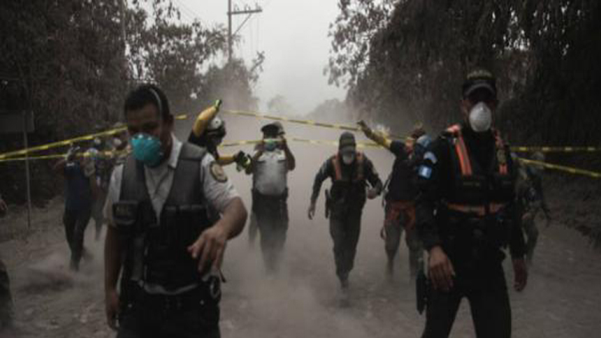 Volcán de Fuego de Guatemala entra en erupción.