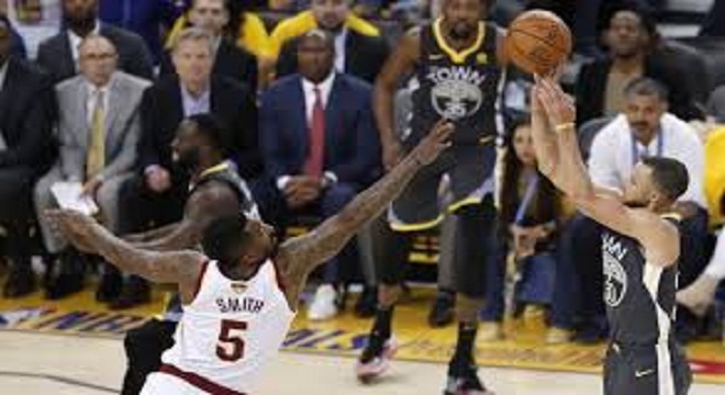 VIDEO: Curry rompe el récord de Ray Allen