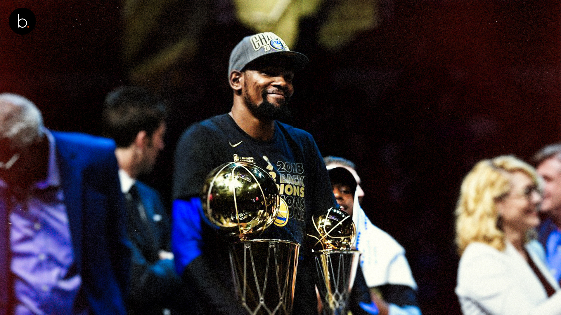 Kevin Durant es premiado como el MVP de las finales