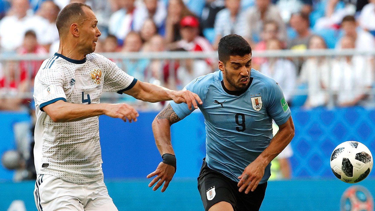 Uruguay vence a Rusia y avanza con campaña perfecta