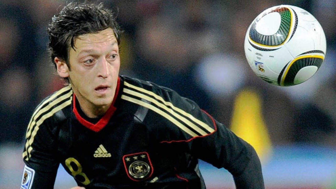 Gundogan y Özil criticados por la afición alemana
