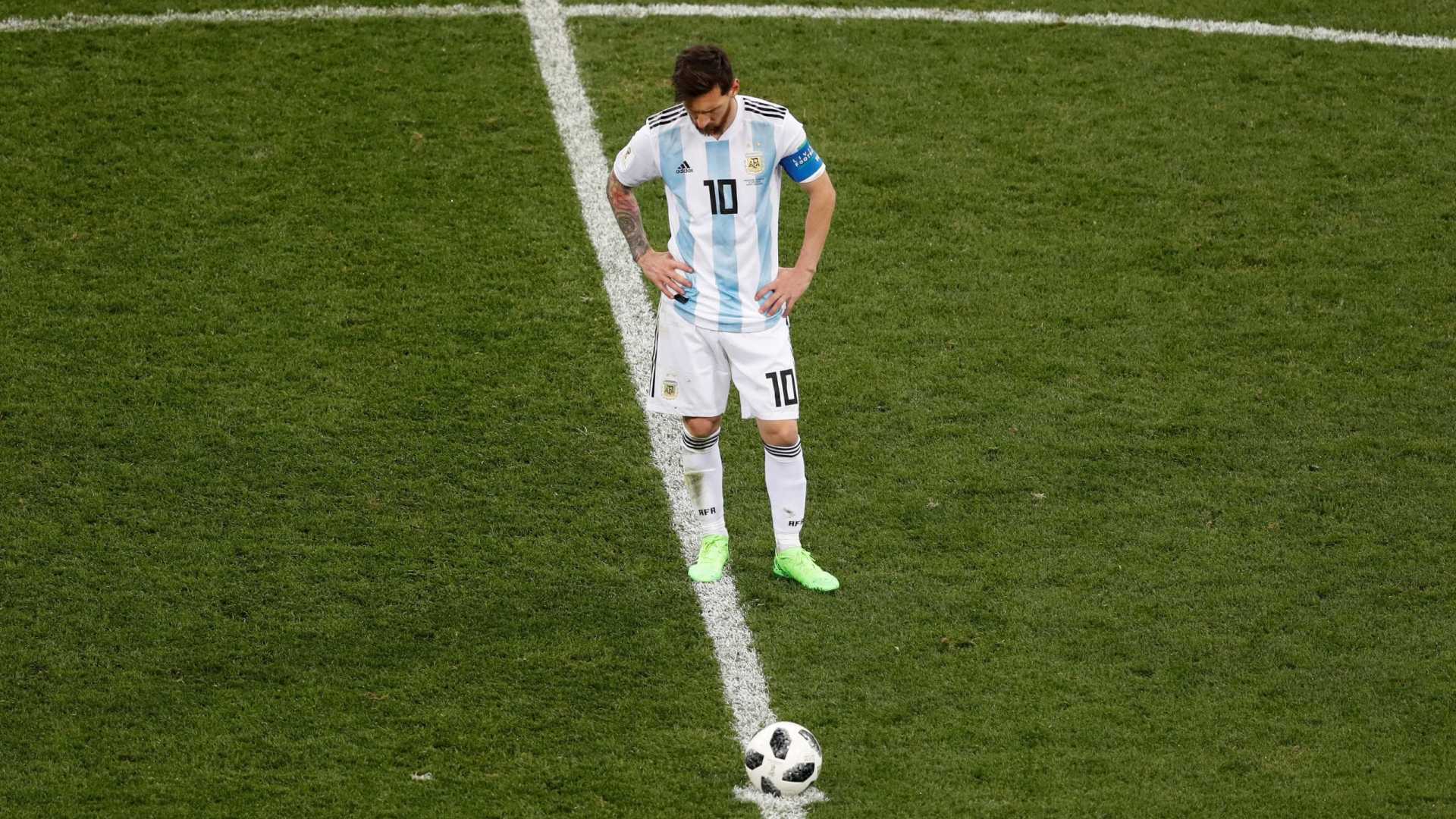 Messi não brilha e Argentina está fora da Copa