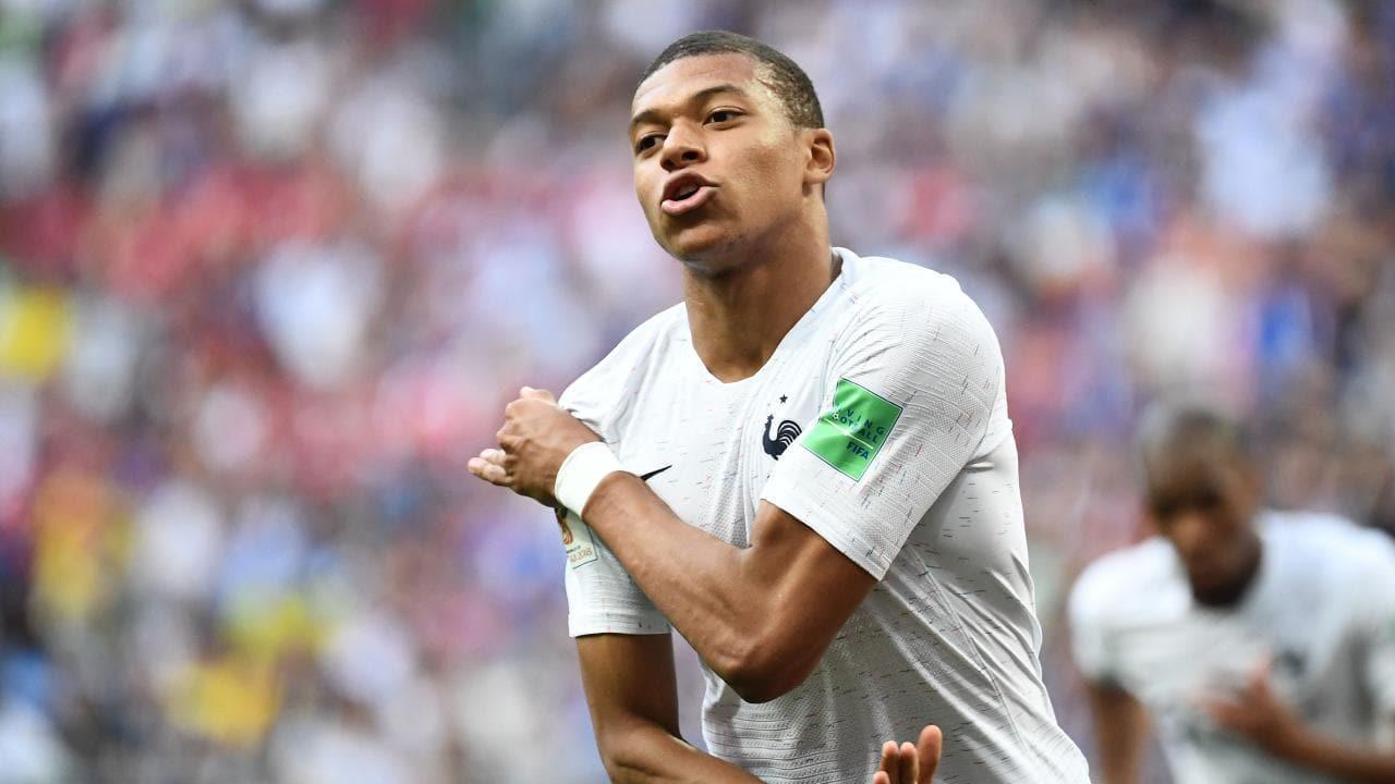 Messi falha, Mbappé brilha e França avança