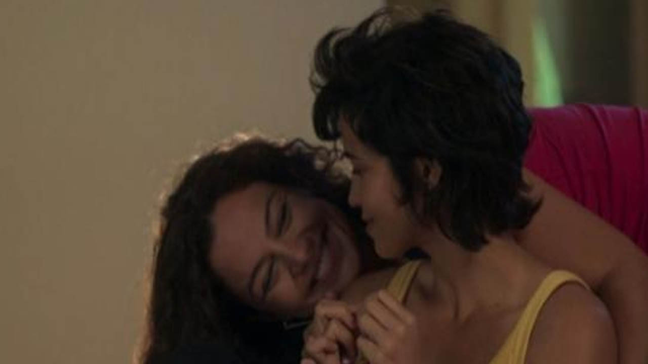 Spoiler/ 'Segundo Sol': Maura e Selma vão se beijar nos próximos dias