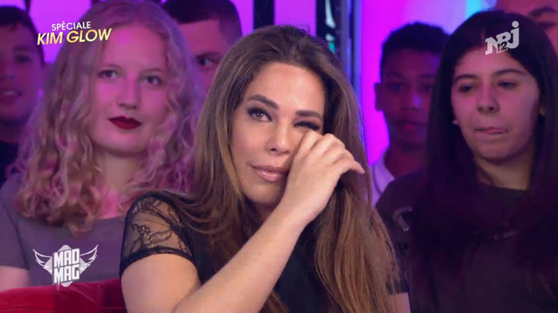 Kim Glow présente son nouveau clip, elle se fait lyncher