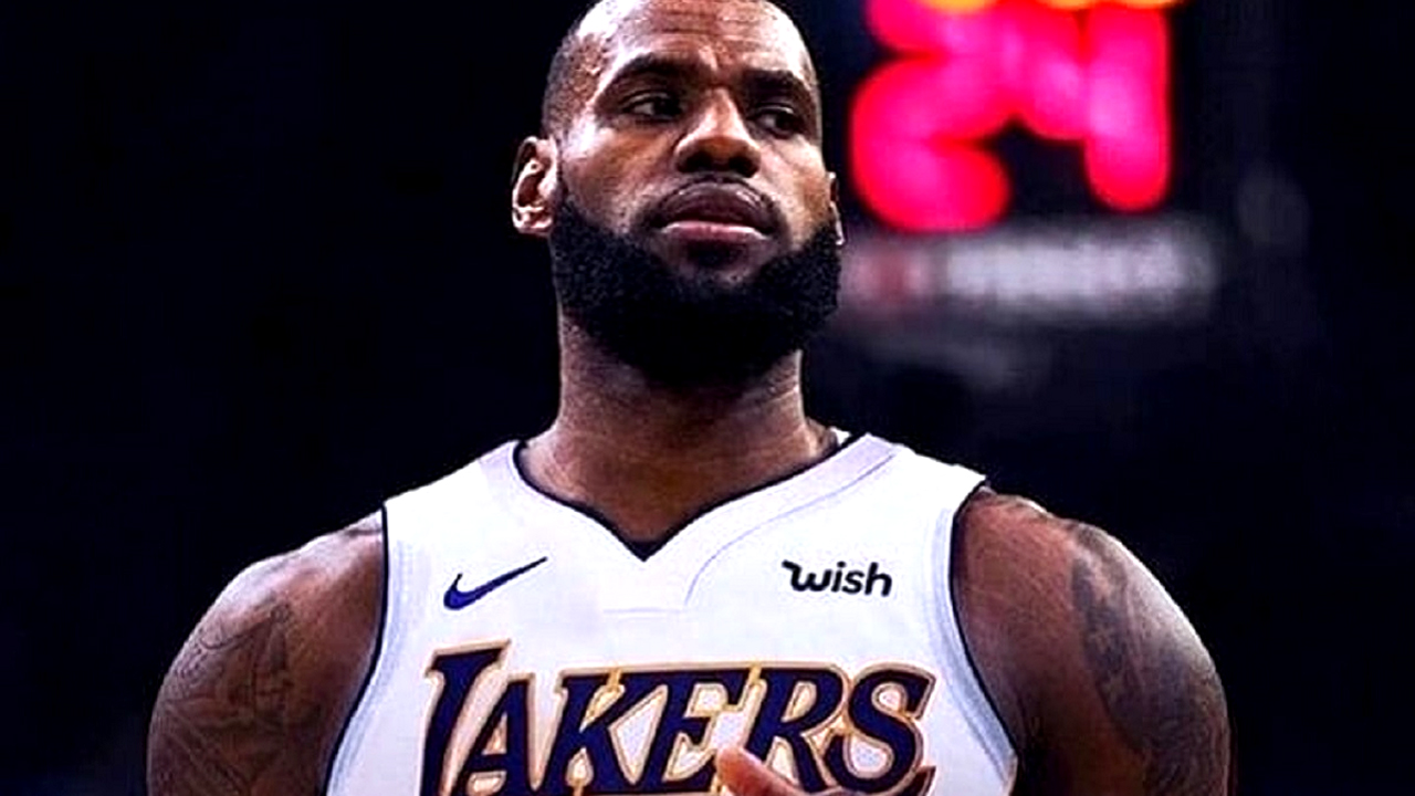 LeBron James clashes with official at son's basketball game
