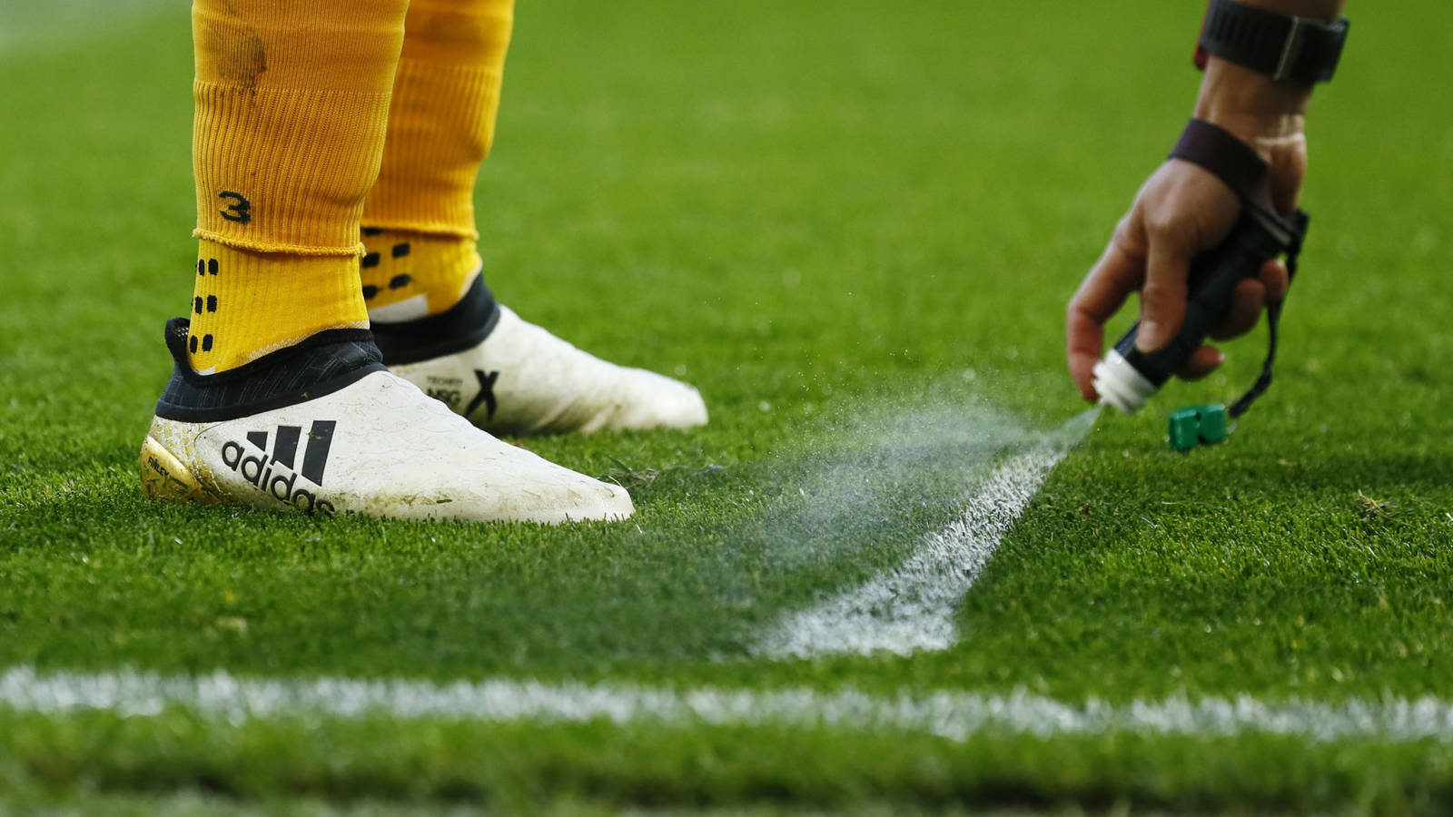 VÍDEO: Por una orden judicial la FIFA podría dejar de usar el spray