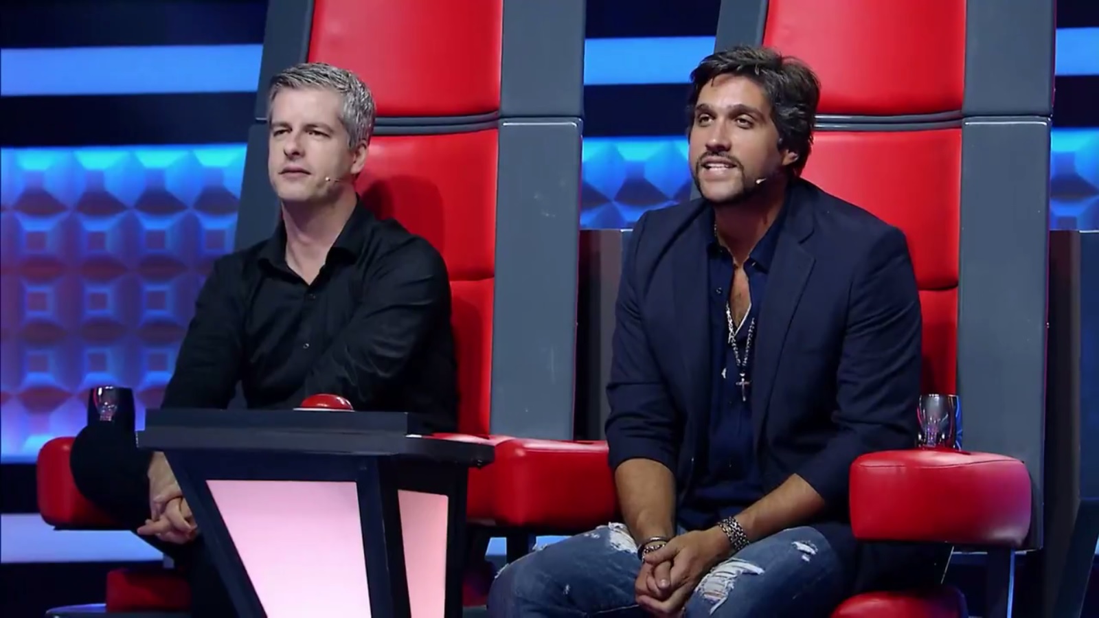 Leo anuncia pausa na dupla com o seu irmão Victor