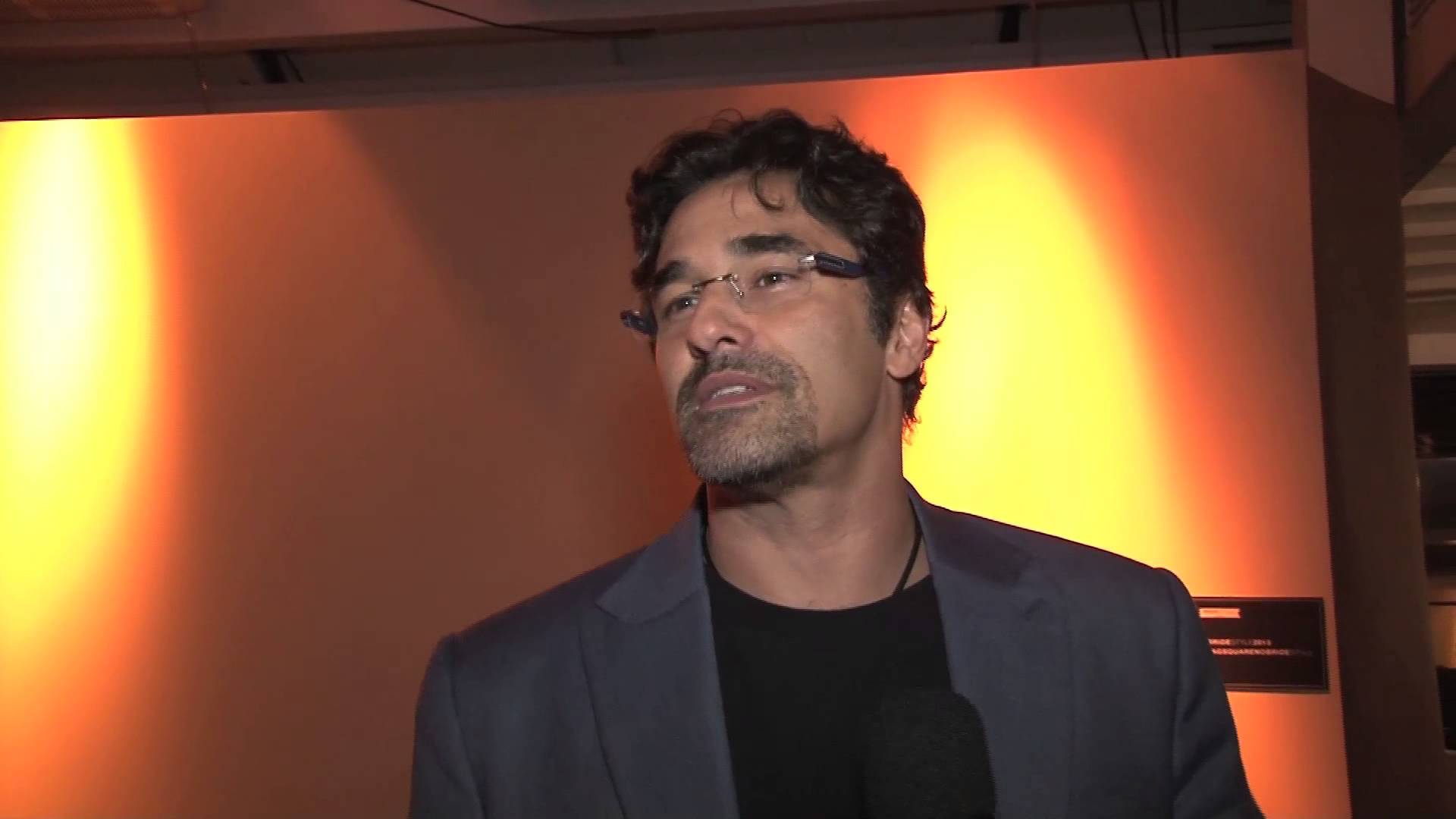 Luciano Szafir está vendendo cosméticos para superar a crise