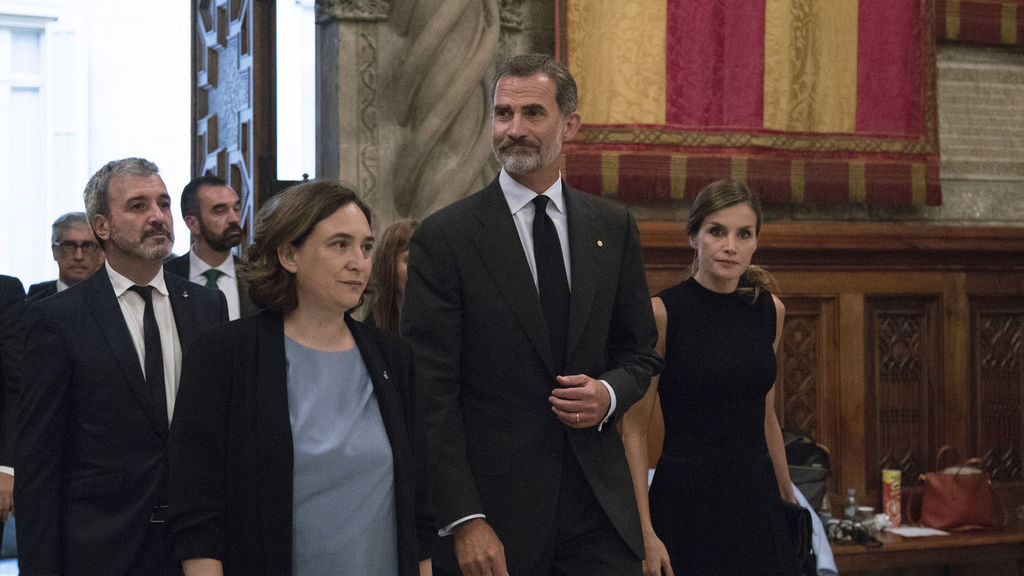 Ada Colau acusa a la monarquía de corrupta y carga contra Felipe VI