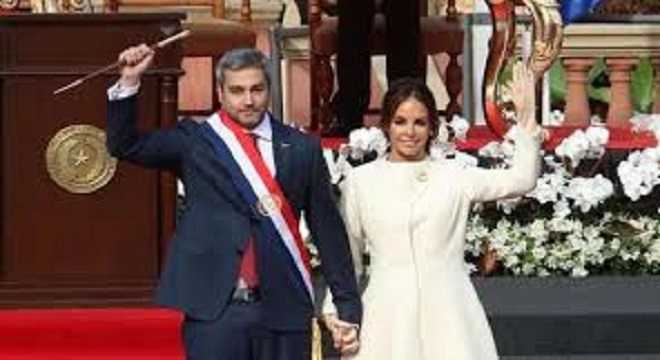 Vídeo: Asumió el mando nuevo presidente de Paraguay