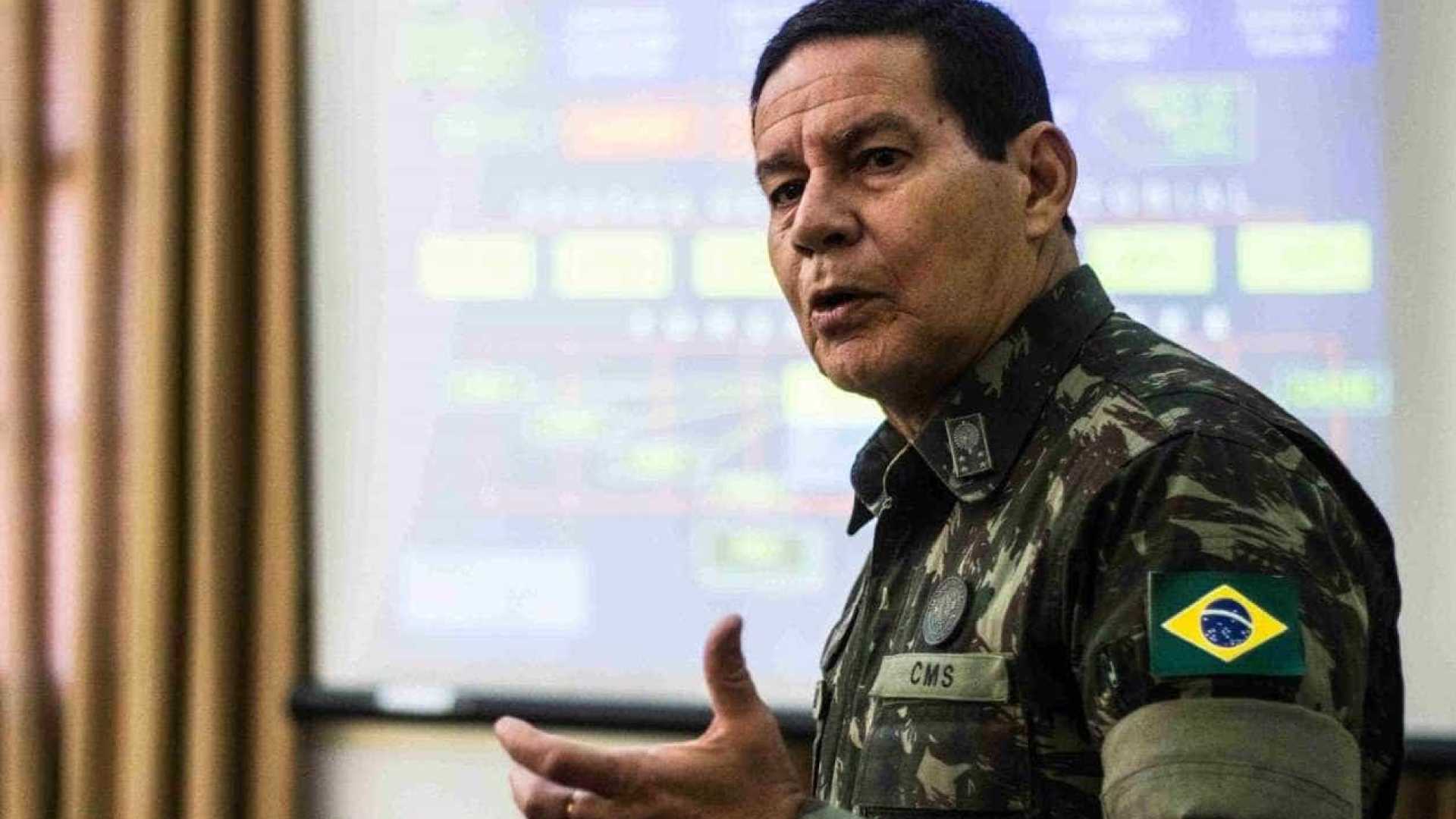 General Mourão recebe presidente do TRF-4 no Rio