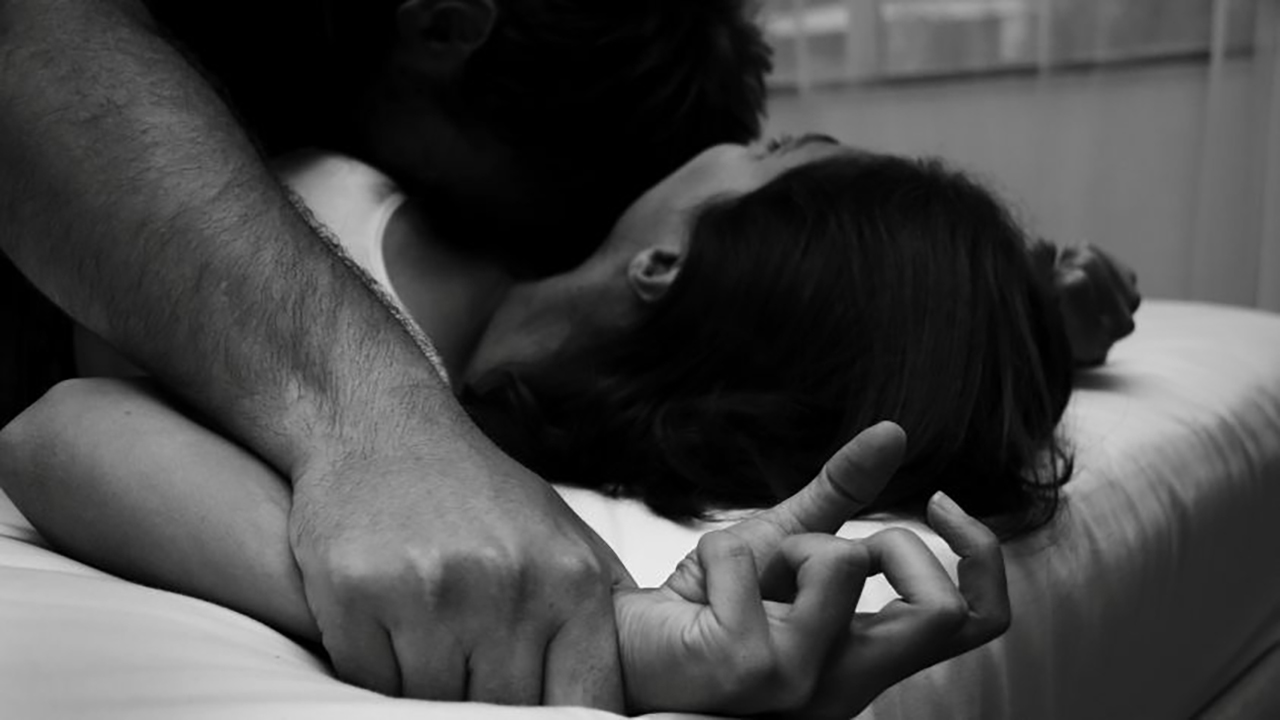 Lecce, il padre la violenta per 20 anni e nasce una bimba