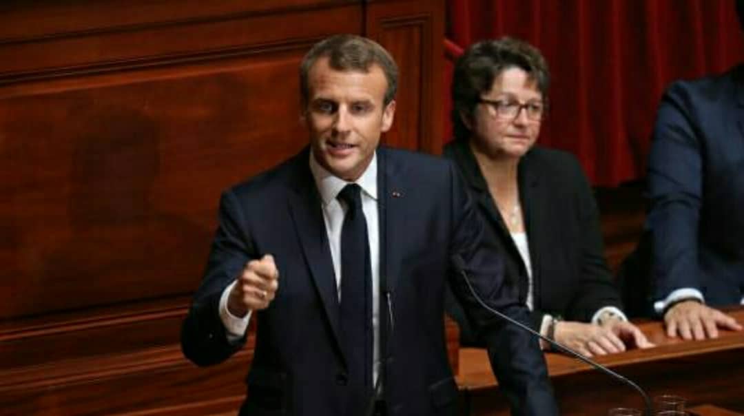 Emmanuel Macron sur le gril avec le budget 2019