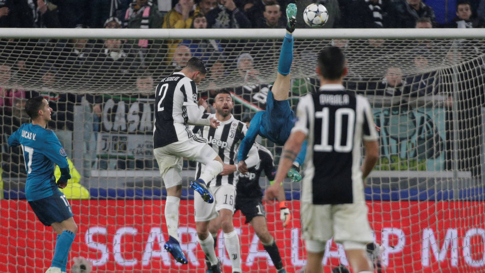 VÍDEO: La UEFA premia una chilena de CR7 como mejor gol 2017-2018