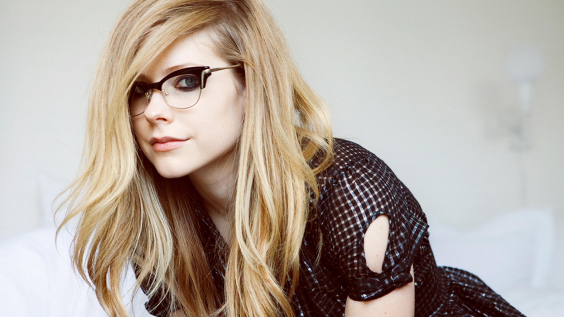 Avril Lavigne lança nova música após 5 anos
