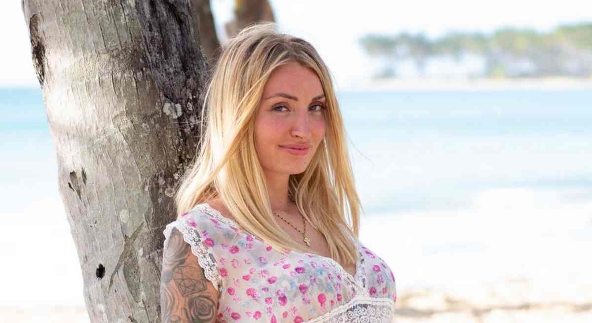 Beverly dévoile enfin sa nouvelle poitrine après son opération
