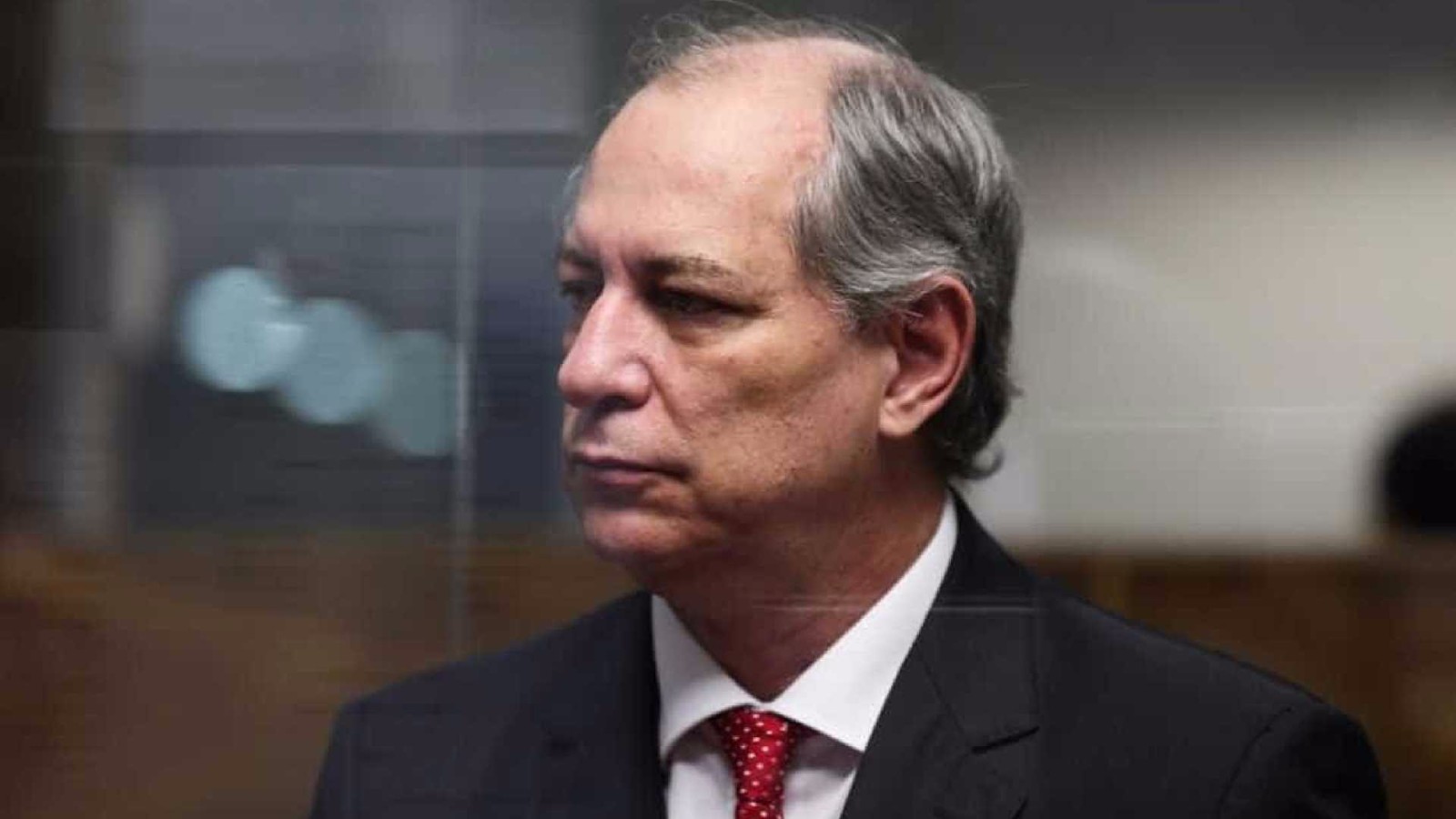Ciro Gomes afirma que vai controlar as Forças Armadas
