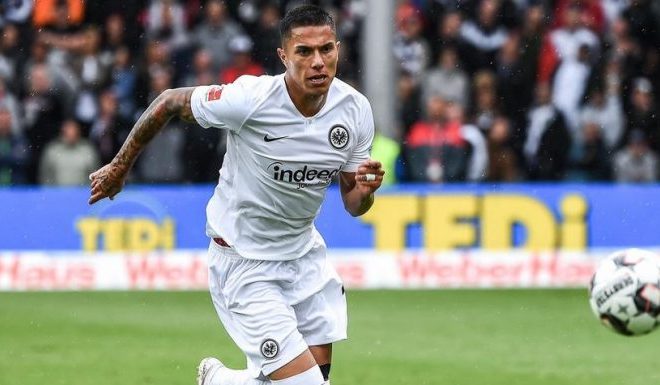Carlos Salcedo se livre sur les trois points forts de l'Eintracht Francfort