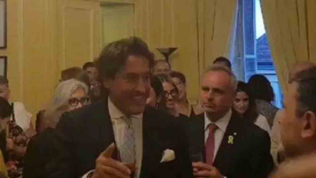Álvaro de Marichalar es expulsado de un acto de la Diada en Ginebra