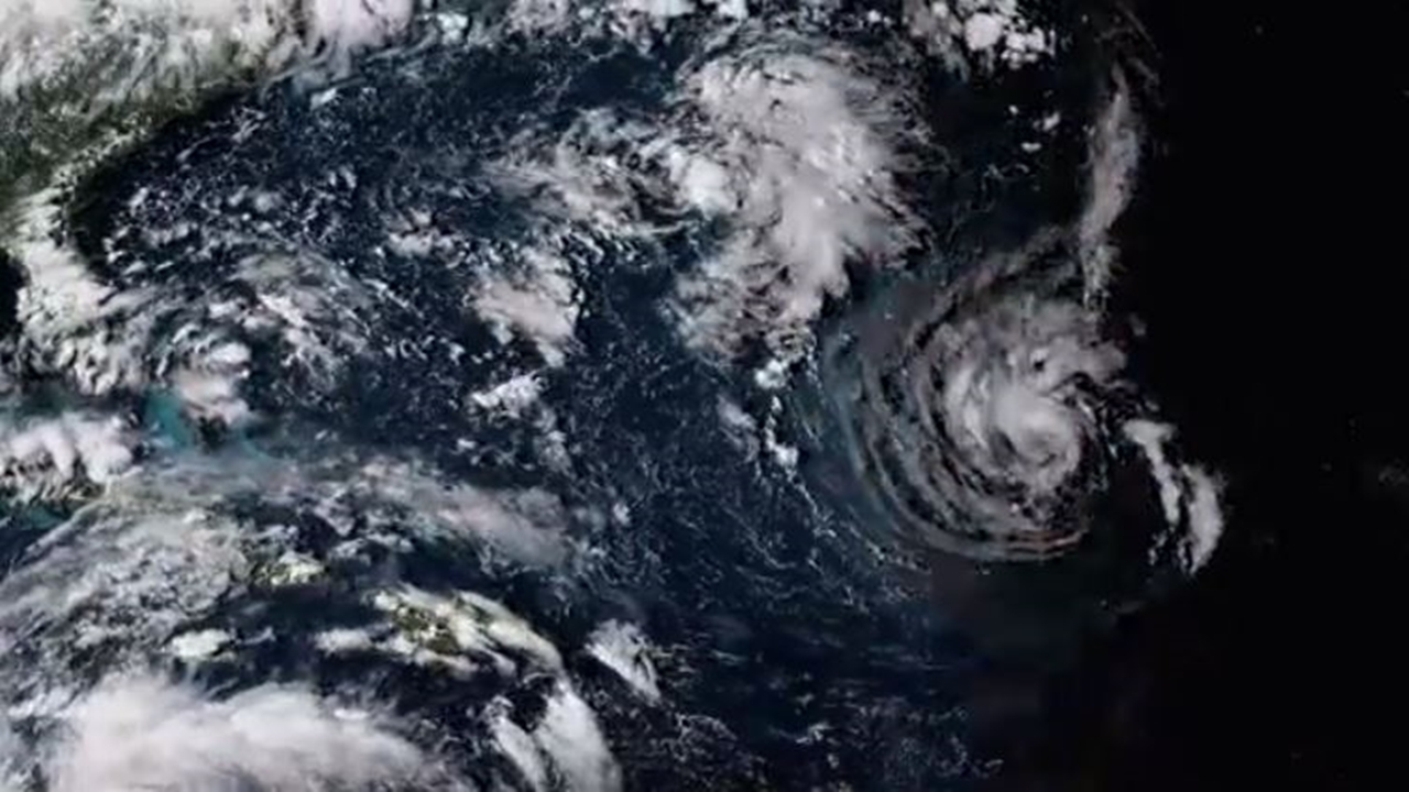 Hurricane Florence brings torrential rain and storm surges to the Carolinas