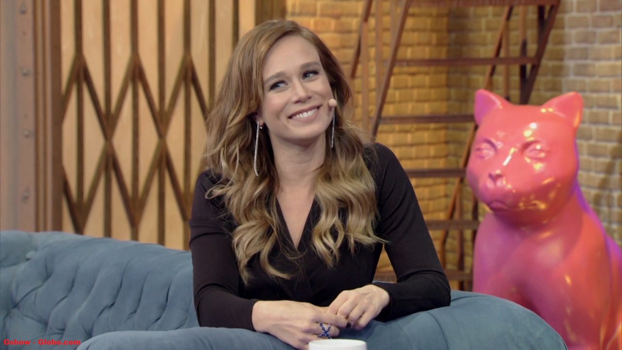 'Aceito meu corpo' diz Marina Ximenes após fazer ensaio sensual para revista